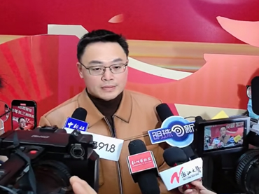 2023年，长三角铁路年发送旅客突破8亿人次，在杭州东站见证八亿哥（郭均相）闪亮登场